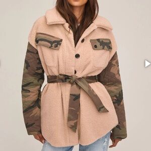 LIKE NEW AUGIE QUILTED CAMO SHERPA PARKA